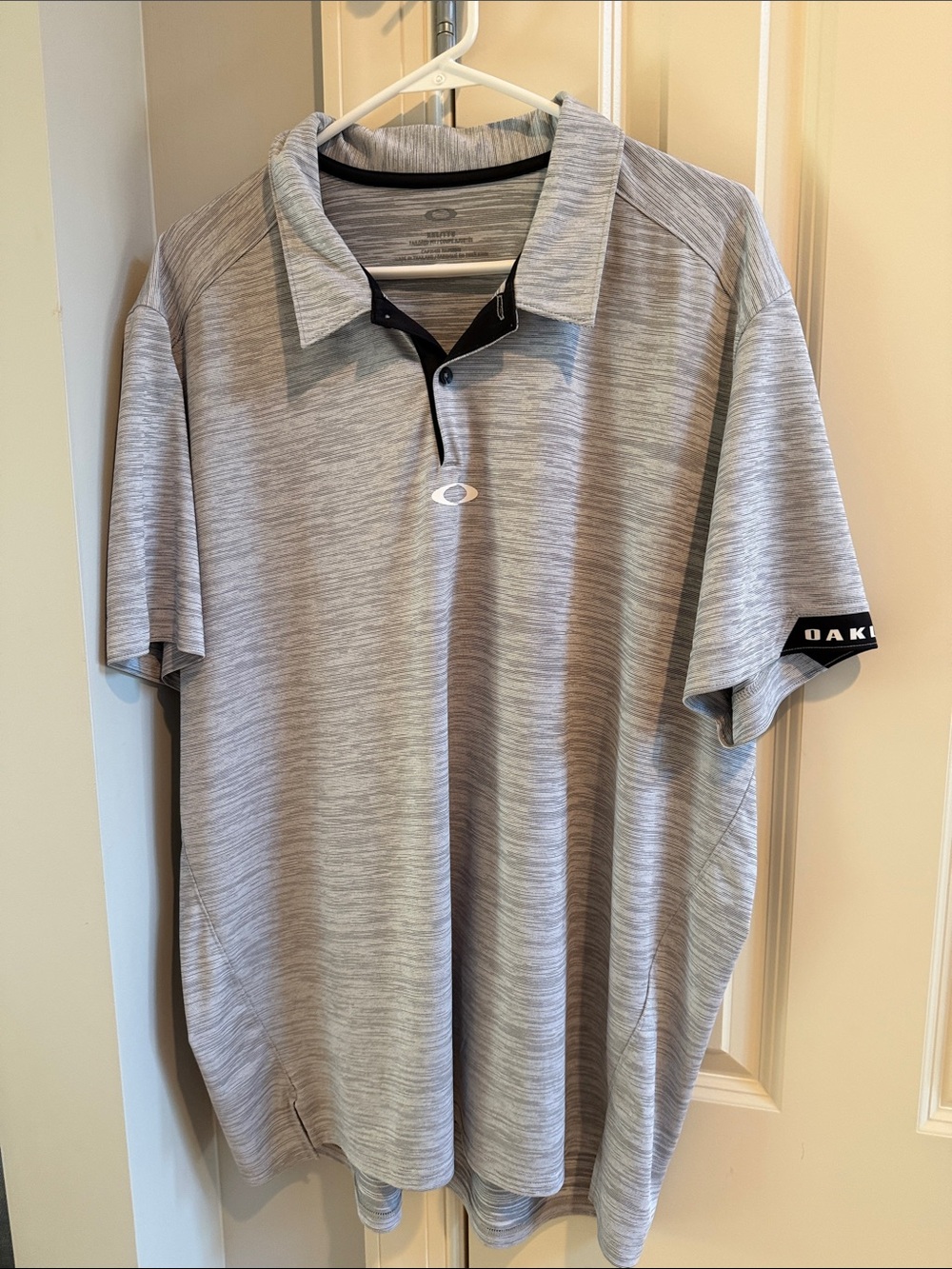 Oakley Men’s Light Gray Heather Polo with Black Trim